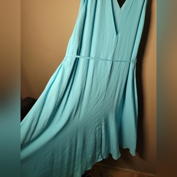 DO+BE light blue swing style deep V waist ties small flowy fit open back dress - Picture 6 of 8